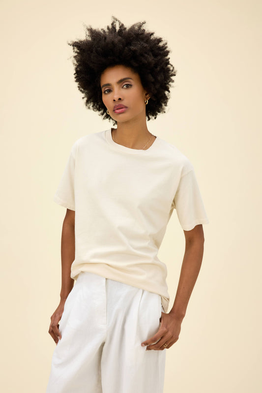 A model featuring a weekend tee in dirty white.