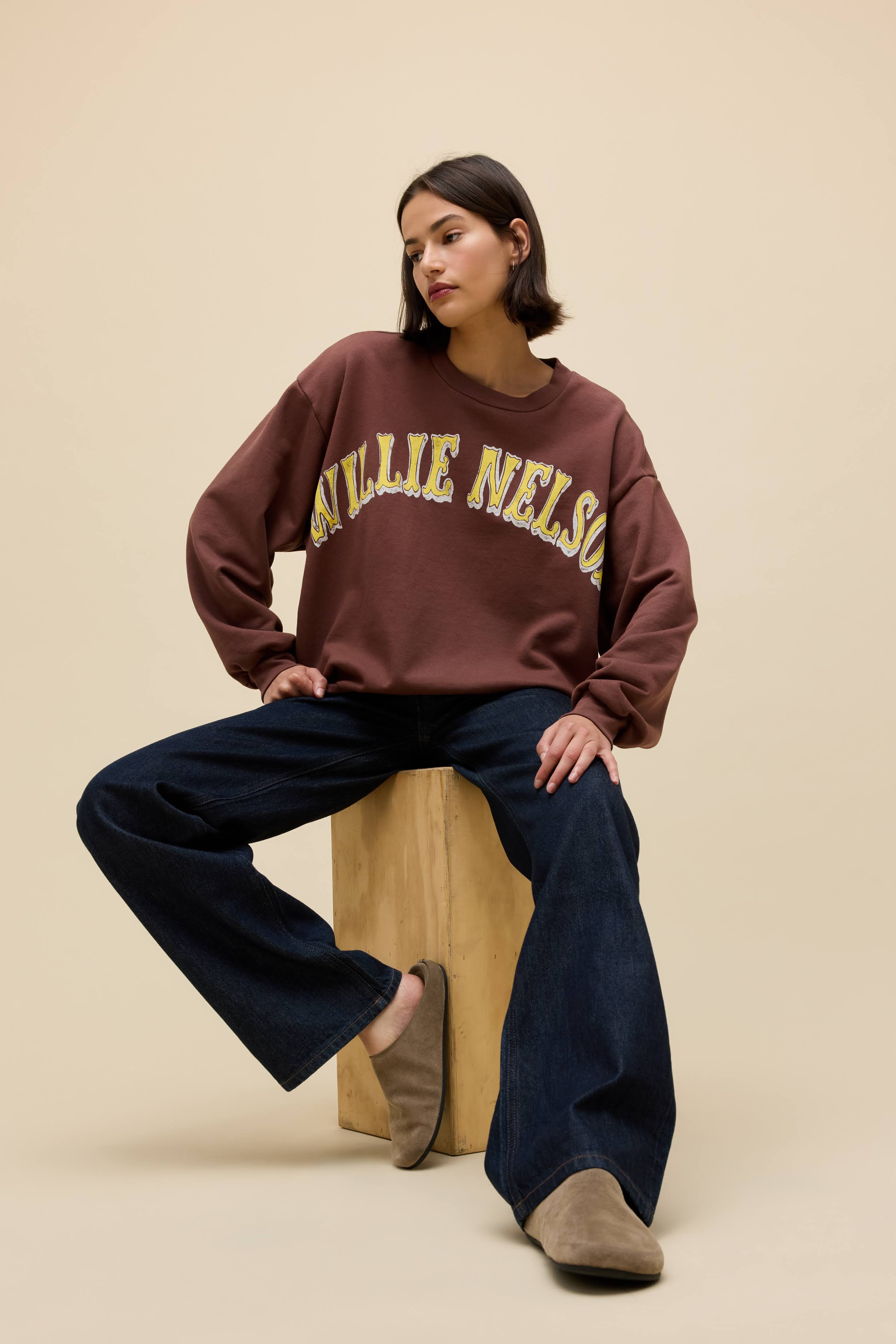 Willie Nelson in Austin Oversized Crew Sweatshirt in Brown | 100