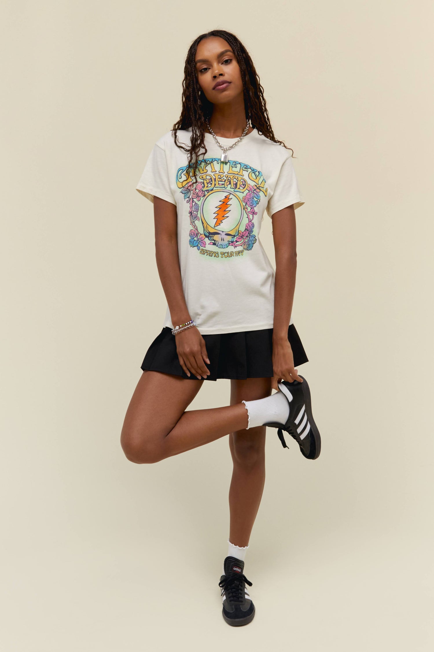 A model featuring a white tour tee shamped with 'Grateful Dead'