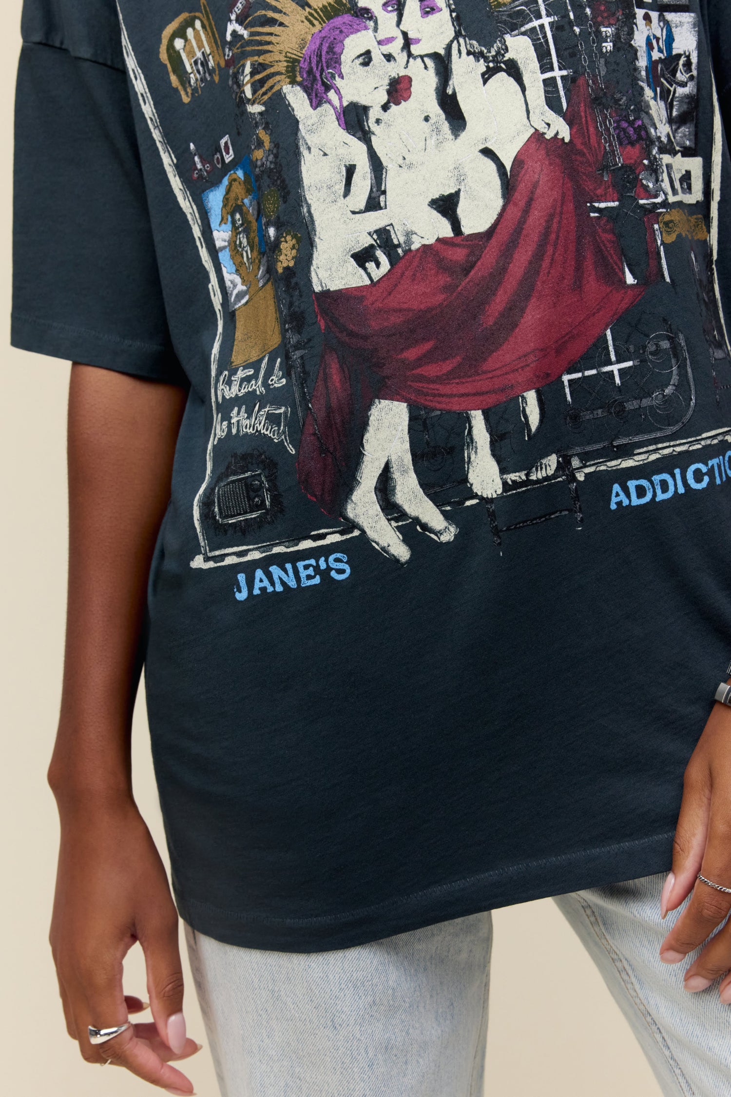 A model featuring a black tee designed with a cover art from the group’s champion album “Ritual de lo Habitual.” 