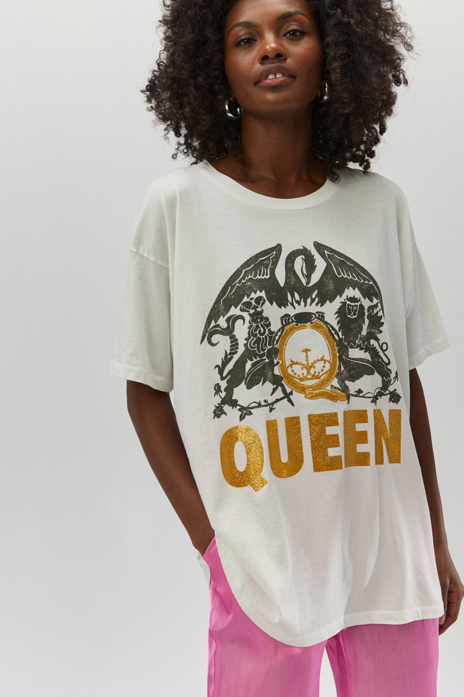 gold queen lettering