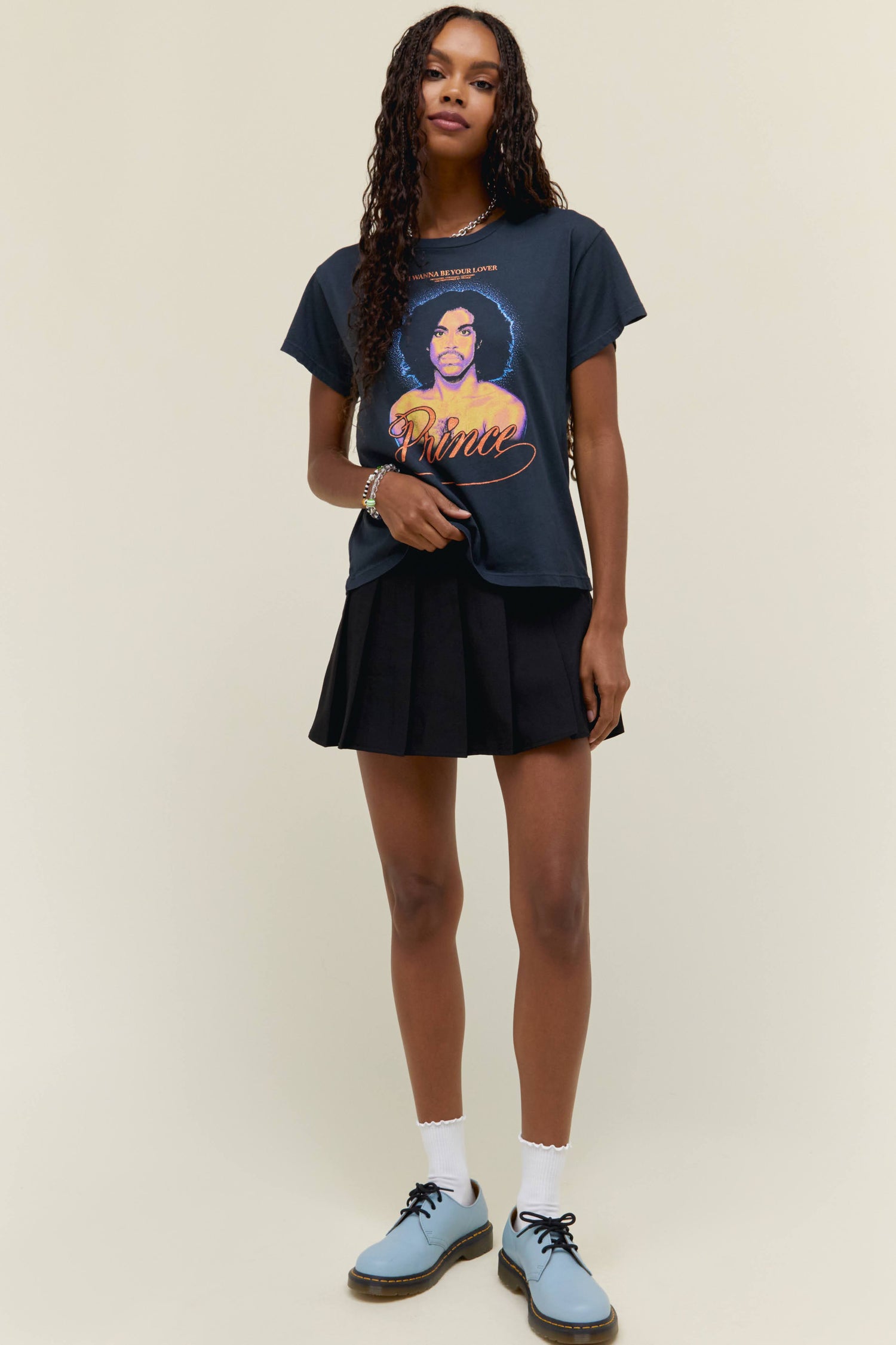 A model featuring a black solo tee and a portrait of the artist itself on the center.