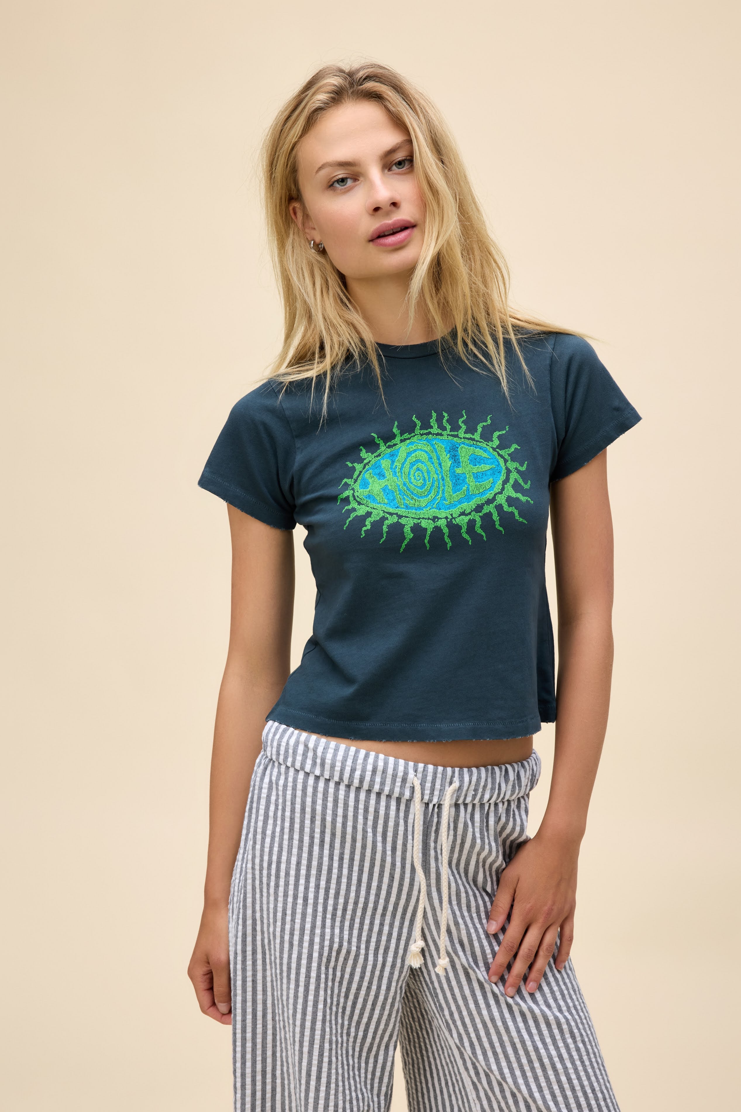 [LUV IS TRUE]★VS SUMMER VINTAGE TEE Queen Varsity Crest OS Tee | Daydreamer
