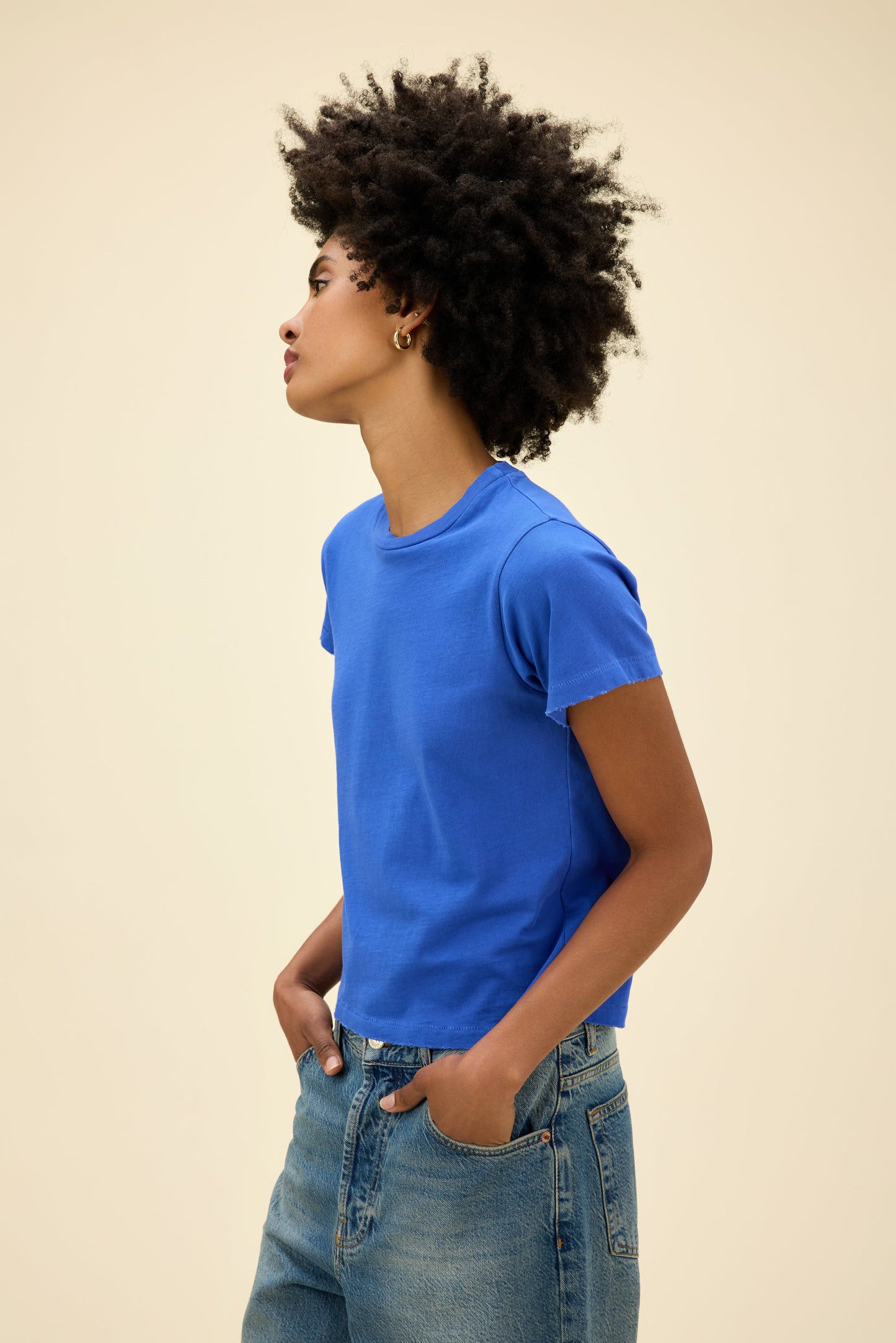 A model featuring a vintage tee in ultra marine.