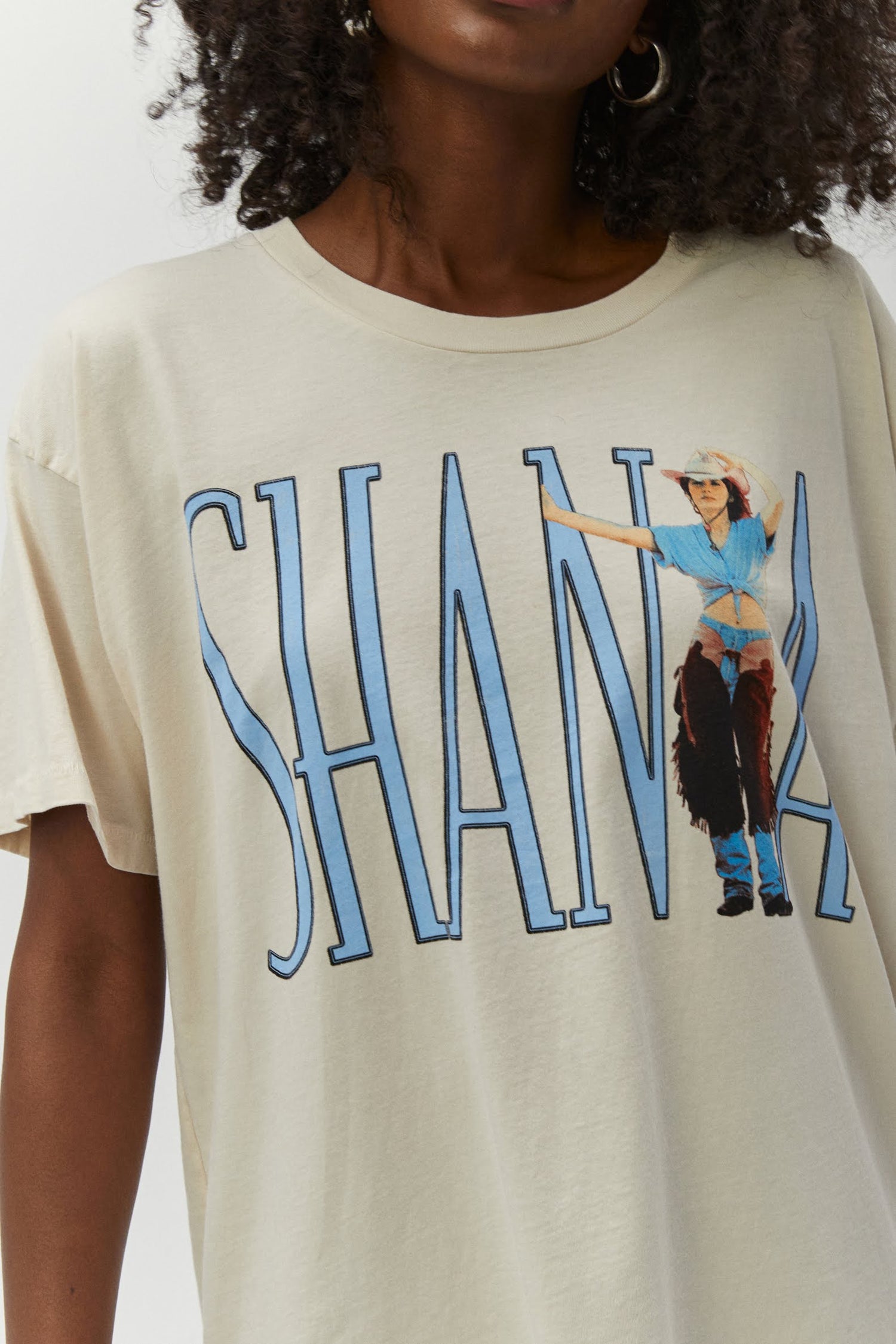 Shania Boots Been Under Merch Tee in Dirty White